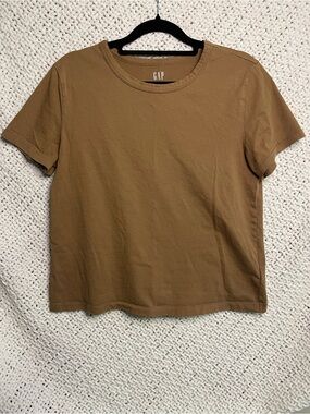 GAP Short Sleeve Crewneck Tee in Caramel